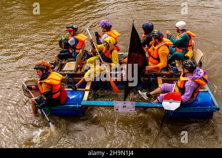 Local People In Home Made Rafts Float Down The River Ouse During The Annual Lewes To Newhaven Raft Race, Lewes, Sussex, UK. Stock Photo