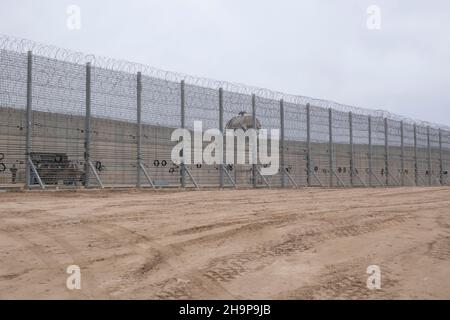 Gaza Border, Israel. 7th Dec, 2021. The new subterranean concrete border wall at the northern border with the Gaza Strip on December 07, 2021 near Netiv HaAsara, Israel. The new border wall is the largest project ever carried out in Israel’s military history. It includes both physical barriers and technological detection systems to better protect against infiltration from the Gaza Strip and runs above and below ground along the border. Credit: Eddie Gerald/Alamy Live News Stock Photo