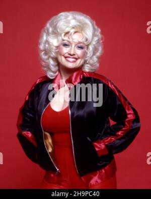 Dolly Parton Poses For A Portrait 1975 In Los Angeles California dolly-parton-poses-for-a-portrait-1975-in-los-angeles-california