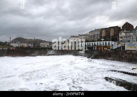 Ilfracombe, North Devon, UK. 8th Dec, 2021. Storm Barra hits the coast of North Devon in South West England. Credit Natahsa Quarmby/ALAMY LIVE NEWS Stock Photo
