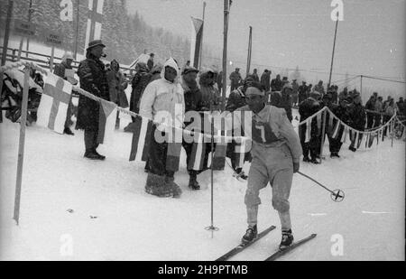 Zakopane, 1949-03-03. Miêdzynarodowe Zawody Narciarskie o Puchar Tatr (23 II-3 III). Bieg na 30 km. Nz. reprezentant Rumunii Ion Hebedeanu. ka  PAP      Zakopane, March 3, 1949. The International Skiing Tournement for the Tatra Mountains Cup (February 23 -March 3). The 30-kilometre cross country. Pictured: Romania's Ion Hebedeanu.  ka  PAP
