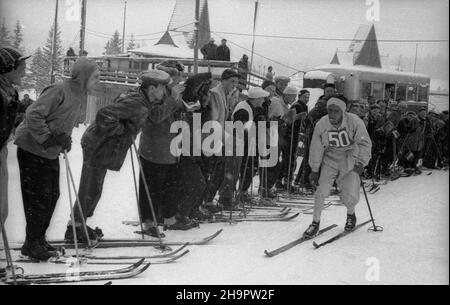 Zakopane, 1949-03-03. Miêdzynarodowe Zawody Narciarskie o Puchar Tatr (23 II-3 III). Bieg na 30 km. Nz. zawodnik rumuñski Florea Lepadatu. ka  PAP      Zakopane, March 3, 1949. The International Skiing Tournement for the Tatra Mountains Cup (February 23 -March 3). Pictured: Romanian skier Florea Lepadatu.  ka  PAP