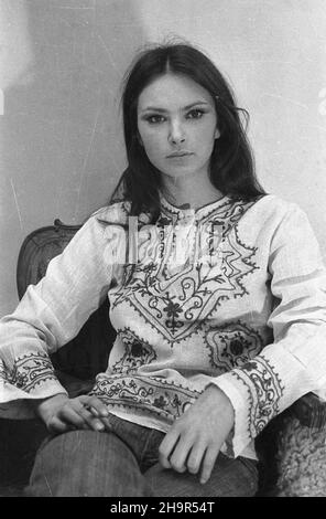 Porno qiz muloyimlik bilan bir minal beradi Avtobusda tasodifiy jinsiy aloqa