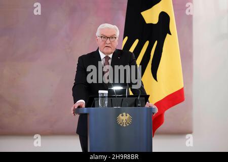 Berlin, Deutschland. 08th Dec, 2021. Federal President Frank-Walter Steinmeier, recorded as part of the appointment of the new cabinet in Bellevue Palace. Berlin, December 8th, 2021 Credit: dpa/Alamy Live News Stock Photo