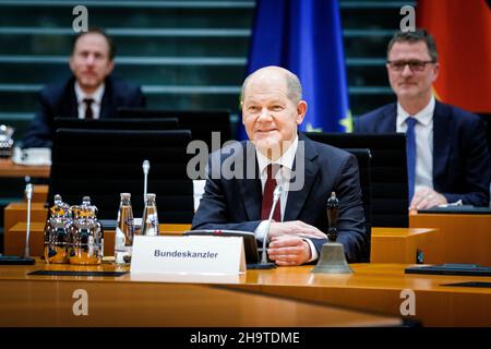 Berlin, Deutschland. 08th Dec, 2021. Federal Chancellor Olaf Scholz recorded during the constituent cabinet meeting. Berlin, December 8th, 2021. Copyright: Janine Schwithz/photothek.de Credit: dpa/Alamy Live News Stock Photo