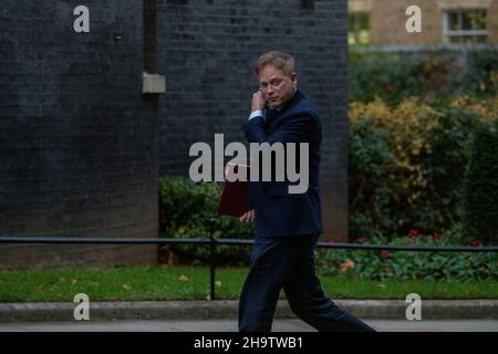 LONDON, UK 8TH DECEMBER 2021. Grant Shapps the Secretary of State for Transport arrives at 10 Downing Street ahead of Covid-19 briefing Credit: Lucy North/Alamy Live News Stock Photo