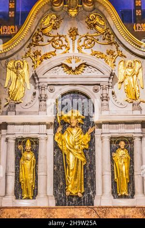 Golden Jesus Saint Peter Statues Angels Altar Cathedral of Saint Augustine Saint Augustine Florida.  Founded in 1565 Oldest church in US Stock Photo