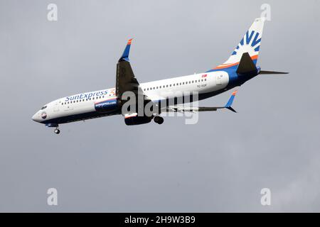 '25.04.2021, Germany, Lower Saxony, Hannover - Boeing 737 of SunExpress.. 00S210425D613CAROEX.JPG [MODEL RELEASE: NO, PROPERTY RELEASE: NO (c) caro im Stock Photo