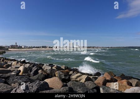 '30.07.2021, Germany, Mecklenburg-Western Pomerania, Warnemuende - View from the west pier to the city.. 00S210730D632CAROEX.JPG [MODEL RELEASE: NO, P Stock Photo