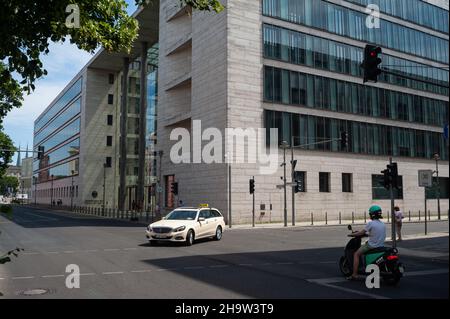 '25.06.2019, Germany, , Berlin - Exterior view of the extension building Federal Ministry of Foreign Affairs at Werderscher Markt 1 in the Mitte distr