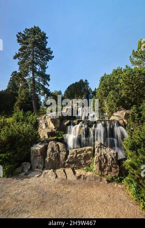 '21.09.2021, Germany, North Rhine-Westphalia, Essen - Alpinum with waterfall, Grugapark, a park in Essen, is from the first Great Ruhrlaendische horti Stock Photo