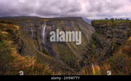 bonita panoramica de la acida del salto del nervion, una cascada de unos 200 metros de caida en un valle impresionante. Stock Photo