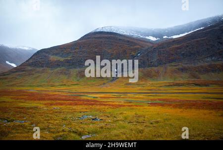 Mountains along Kungsleden hiking trail in the valley between Tjaktja pass and Salka hut, autumn, Lapland, Sweden Stock Photo