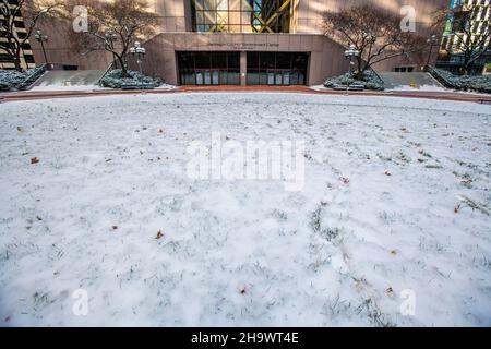 Minneapolis, United States. 08th Dec, 2021. A general view of the Hennepin County Courthouse during the opening arguments of the Kim Potter trial on December 8, 2021 in Minneapolis, Minnesota. Photo by Chris Tuite/imageSPACE Credit: Imagespace/Alamy Live News Stock Photo