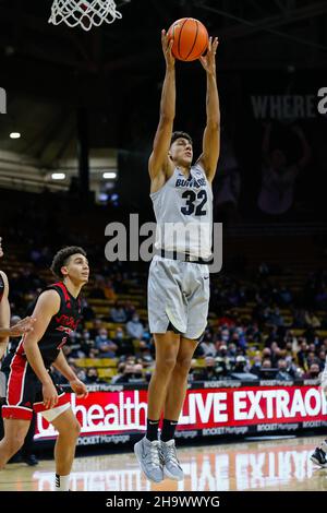 Boulder, CO, USA. 08th Dec, 2021. Colorado Buffaloes guard Nique Clifford (32) grabs a rebound in the men's basketball game between Colorado and Eastern Washington at the Coors Events center in Boulder, CO. CU escaped 60-57. Derek Regensburger/CSM/Alamy Live News Stock Photo