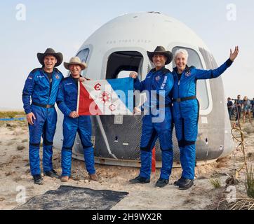 July 20, 2021, Van Horn, Texas, USA: Wally Funk, 82, became the oldest person to fly in space. OliverÊDaemen, 18, was the firstÊeverÊcommercial astronaut to purchase a ticket and fly to space on a privately-fundedÊandÊlicensed space vehicleÊfrom a private launch site.ÊHe also became the youngest person to fly in space. New Shepard became the firstÊcommercialÊvehicle under aÊsuborbital reusable launch vehicleÊlicense to flyÊpayingÊcustomers,ÊbothÊpayloads and astronauts,Êto space and back. Jeff and Mark Bezos became the first siblings to ever fly in space together. New Shepard, Blue Origin's fu Stock Photo