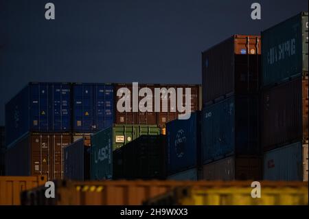 09 December 2021, Hessen, Frankfurt/Main: Freight containers stand at the freight yard. The Federal Statistical Office publishes figures today on exports in October 2021. Photo: Sebastian Gollnow/dpa Stock Photo