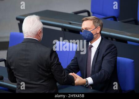 Berlin, Deutschland. 08th Dec, 2021. Wolfgang KUBICKI, Vice President of the Bundestag, congratulates Christian LINDNER (FDP), Federal Minister of Finance, Federal Minister of Finance, 5th plenary session of the German Bundestag with the election and swearing-in of the Federal Chancellor and the Federal Ministers, German Bundestag in Berlin, Germany on December 8th, 2021 Credit: dpa/Alamy Live News Stock Photo