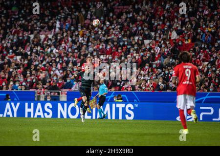 Lisbon, Portugal. 08th Dec, 2021. Everton (L) of SL Benfica and Oleksandr Karavaev (R) of FC Dynamo Kyiv in action during the UEFA Champions League Group E football match between SL Benfica and FC Dynamo Kyiv at the Luz stadium.Final score; SL Benfica 2:0 FC Dynamo Kyiv. (Photo by Henrique Casinhas/SOPA Images/Sipa USA) Credit: Sipa USA/Alamy Live News Stock Photo