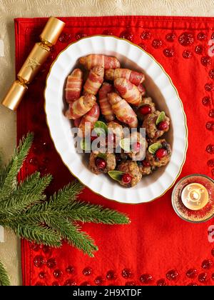Plumpudding Stuffing Balls And Pigs In Blankets Stock Photo