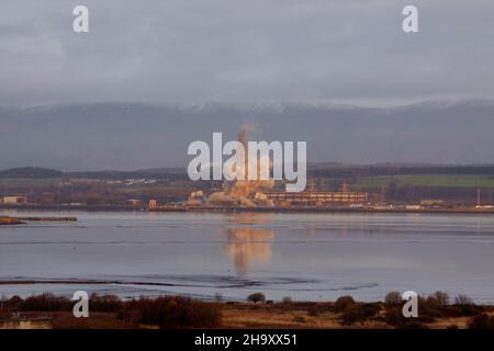 Demolition of Longannet power station chimney. Scotlands last coal generating station closed in 2016. The 600' chimney was demolished 9am 09/12/21. Stock Photo