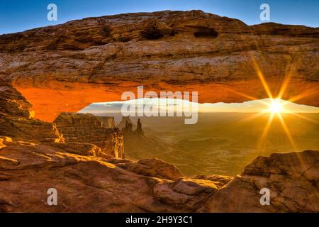 Sunrise at Mesa Arch in the Island in the Sky District of Canyonlands National Park near Moab, Utah. Stock Photo