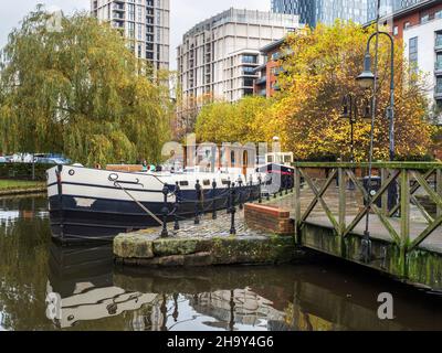 Canal boats moored at Castlefield Canal Basin in Castlefield Manchester Greater Manchester England Stock Photo