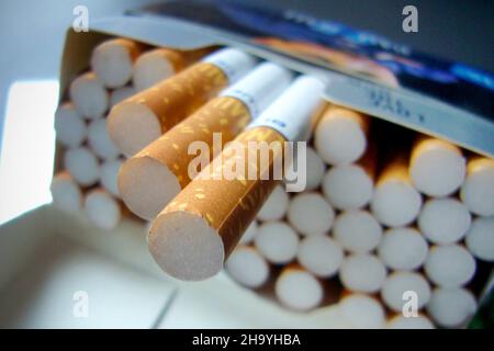 Set Cigarettes Pack Box, Credit Card And Online Ordering And Delivery