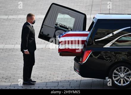 Washington, United States. 09th Dec, 2021. The casket of former Sen. Bob Dole, R-KS, arrives for a Congressional memorial service at the U.S. Capitol in Washington DC, on Thursday, December 9, 2021. Dole, who served on Capitol Hill for 36 years, died in his sleep on December 5 at the age of 98. Pool photo by Greg Nash/UPI Credit: UPI/Alamy Live News Stock Photo