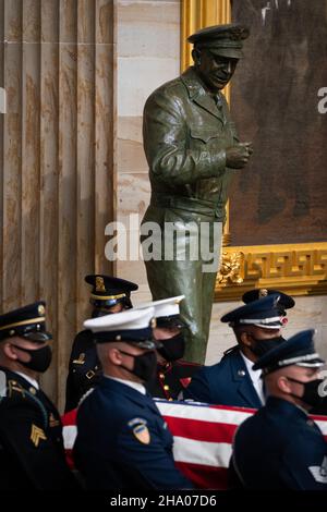 Washington, United States. 09th Dec, 2021. The casket of former Sen. Bob Dole, R-KS, is carried past a statue of 34th President Dwight D. Eisenhower, who was raised in Kansas during a Congressional memorial service for former Sen. Bob Dole, R-KS, at the U.S. Capitol in Washington DC, on Thursday, December 9, 2021. Dole, who served on Capitol Hill for 36 years, died in his sleep on December 5 at the age of 98. Pool photo by Sarabeth Maney/UPI Credit: UPI/Alamy Live News Stock Photo