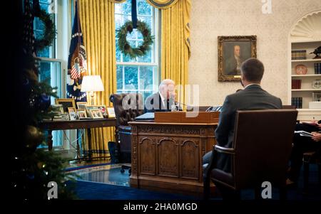 Washington, United States. 09th Dec, 2021. President Joe Biden holds a call with President Volodymyr Zelenskyy of Ukraine to discuss Russia's military build-up on Ukraine's borders, in the Oval Office, Thursday Dec. 9, 2021. ( Photo by Doug Mills/Pool/Sipa USA/POOL) Credit: Sipa USA/Alamy Live News Stock Photo