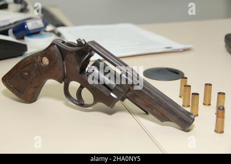 salvador, bahia, brazil - novembro 8, 2012:  Revolver calibre 38 com 5 projeteis apreendido pela policia na cidade de Salvador. Stock Photo