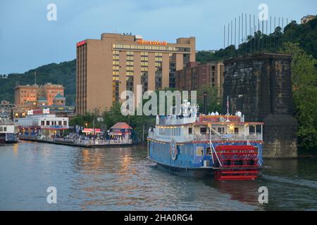 All Steel 3 Rivers Queen Riverboat at PNC Park, Pittsburgh Editorial Photo  - Image of land, fall: 134143711