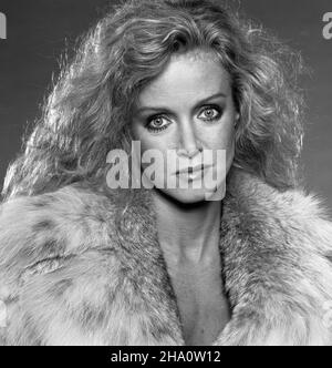Donna Mills poses for a portrait circa 1975 in Los Angeles, California