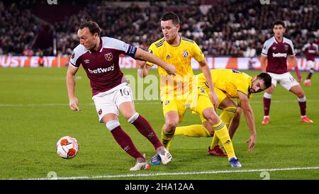 West Ham United's Mark Noble (left) and Dinamo Zagreb's Daniel Stefulj in action during the UEFA Europa League, Group H match at London Stadium, London. Picture date: Thursday December 9, 2021. Stock Photo