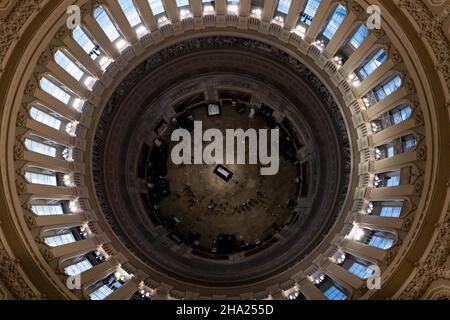 Washington, United States. 09th Dec, 2021. The casket of former Sen. Bob Dole lies in state in the Rotunda of the U.S. Capitol in Washington, Thursday, December 9, 2021. Photo by Andrew Harnik/Pool/ABACAPRESS.COM Credit: Abaca Press/Alamy Live News Stock Photo