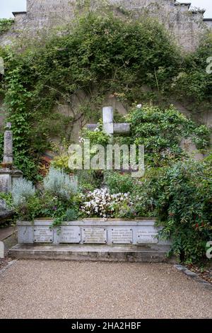 Giverny (northern France): Claude Monet ‘s grave in the Parish enclosure of the Church of Sainte-Radegonde Stock Photo