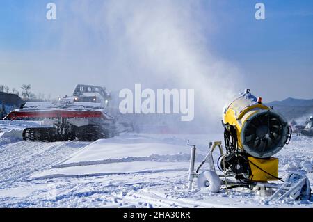 HOHHOT, CHINA - DECEMBER 10,2021 - Construction machinery skates to make snow on Manong Mountain in Hohhot, North China's Inner Mongolia Autonomous Re Stock Photo