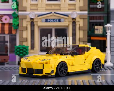 Tambov, Fédération de Russie - 02 juillet 2021 Lego Toyota GR supra voiture  de course par LEGO Speed Champions sur une rue de ville Photo Stock - Alamy