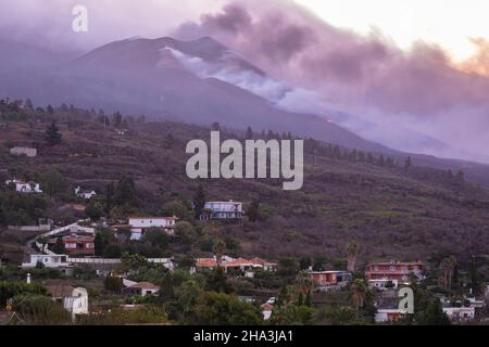 Cumbre Vieja volcano is one of the most active in the Canaries. The elongated volcano dates back to about 125,000 years ago and is oriented N-S. Erupt Stock Photo