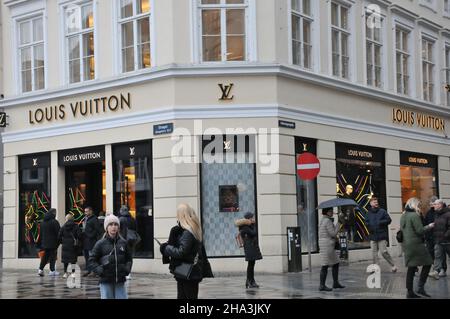 Copenhagen, Denmark.23 July 2021, Shoppers waiting at Louis Vuitton store  dueto social distancing in store due to covid-19 health issue. (Photo..Fr  Stock Photo - Alamy