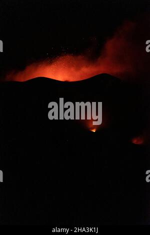 Cumbre Vieja volcano is one of the most active in the Canaries. The elongated volcano dates back to about 125,000 years ago and is oriented N-S. Erupt Stock Photo