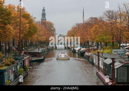 AMSTERDAM, NETHERLANDS - Nov 01, 2021: The beautiful view of the canal in the autumn park. Amsterdam, Netherlands. Stock Photo