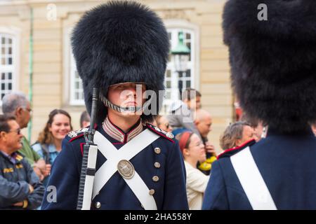 Copenhagen, Koebenhavn: Royal Guard, changing of the guard in front of Amalienborg Palace, M16 rifle, in , Zealand, Sealand, Sjaelland, Denmark Stock Photo