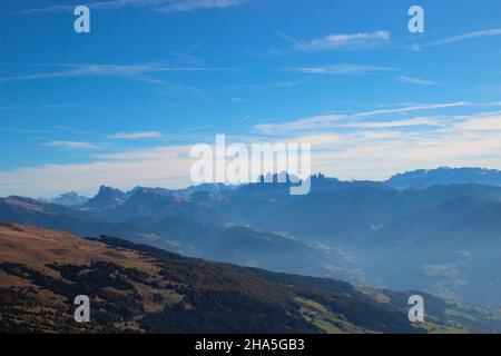 latzfons,klausen,bolzano province,south tyrol,italy,europe. view from the refuge at the latzfonser kreuz pilgrimage church,the peitlerkofel on the left,the geisler peaks 3025 m in the middle,the sella group on the right Stock Photo