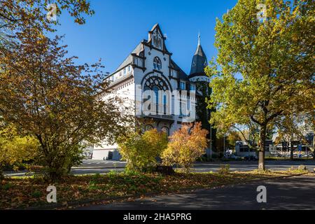 germany,haan,bergisches land,niederbergisches land,niederberg,rhineland,north rhine-westphalia,nrw,town hall haan,historicism,autumn mood,trees with leaf coloring Stock Photo