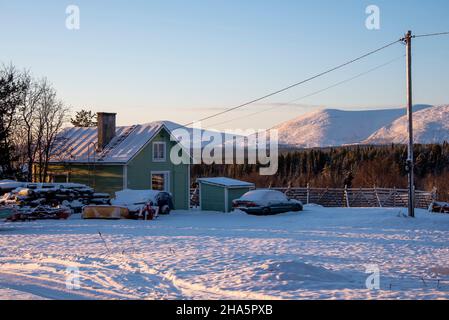 wooden house,old cars,behind it the pallastunturi,raattama,muonio,lapland,finland Stock Photo