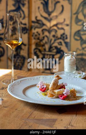 italy,trentino-south tyrol,alto adige,south tyrol,meran,district community burggrafenamt,algund,district forst,luis haller,castle host,baked apple strudel parfait with sour cream puma and warm forest honey Stock Photo
