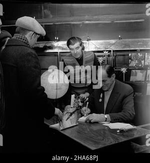 Author Donna Tartt at a book signing in 1993 Stock Photo - Alamy