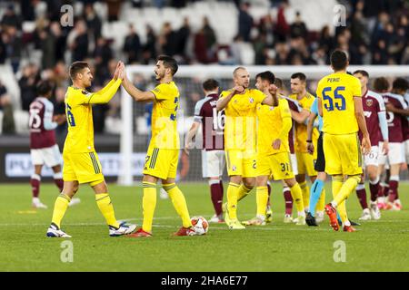 London, UK. 09th Dec, 2021. Dinamo Zagreb celebrate after the UEFA Europa League Group H match between West Ham United and Dinamo Zagreb at London Stadium on December 9th 2021 in London, England. (Photo by Daniel Chesterton/phcimages.com) Credit: PHC Images/Alamy Live News Stock Photo